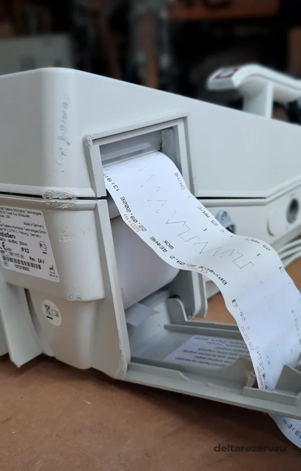 Отсек бумаги CardioServ с поврежденным фиксатором крышки