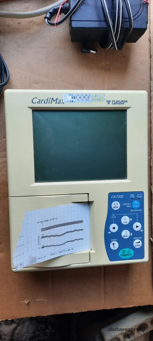 Электрокардиограф CARDIMAX FX-7102, вид спереди